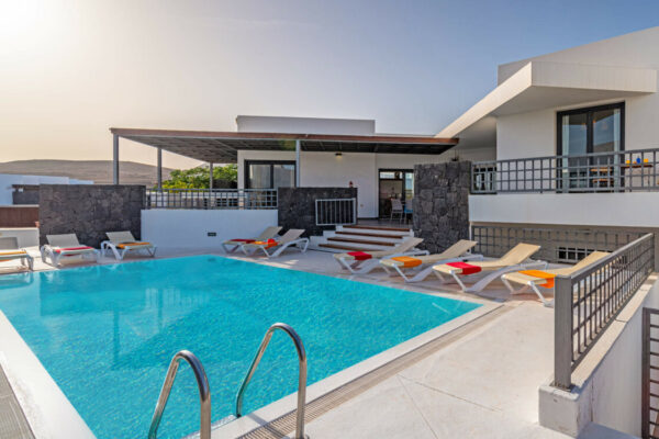 inmacalero_2697_villa1e_w8-1200x750