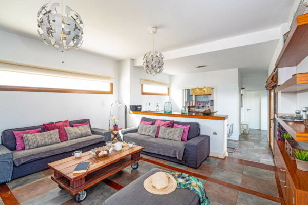 inmacalero_2697_villa4e_w9-1200x750